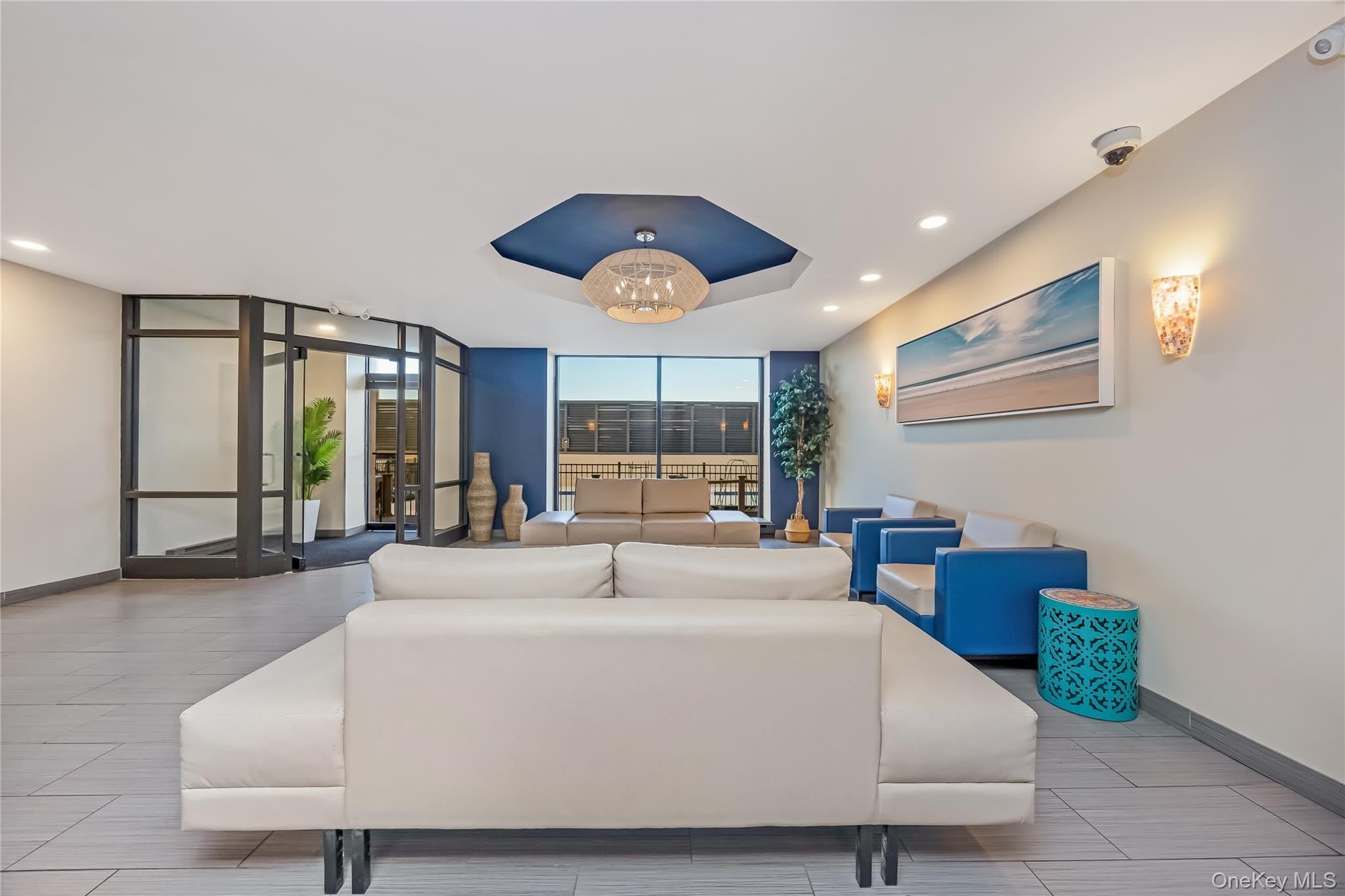 100 W Broadway – photo 2