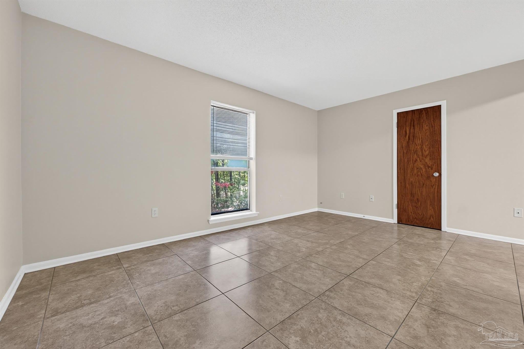 700 N Palm Blvd – photo 3