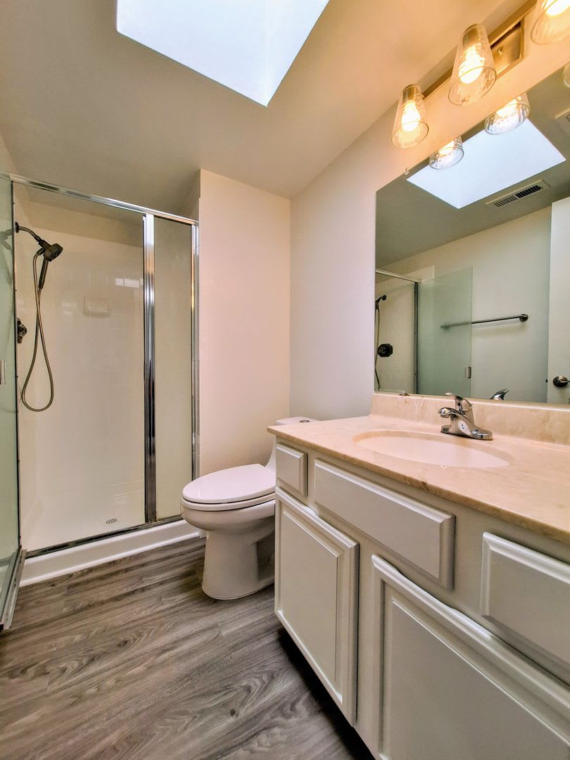 Remodeled 3Bd 3 Story Townhouse With Attached Garage – photo 5