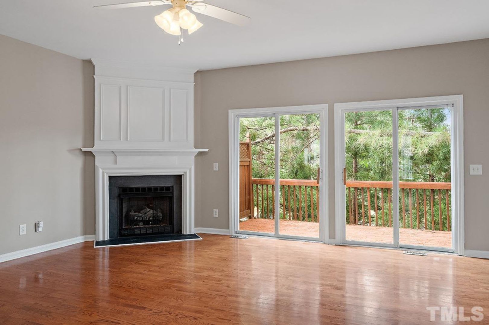 **OFFERING REFUNDABLE APPLICATION FEES** Terrific 3BD, 2.5BA Raleigh End Unit Townhome in a Prime Location – photo 3