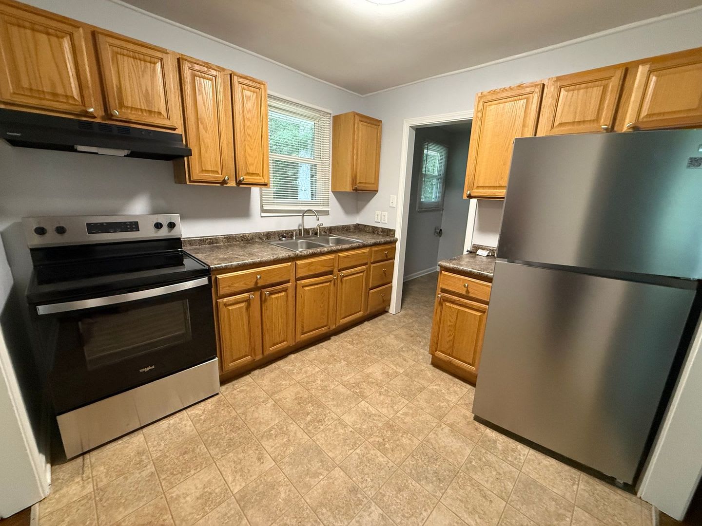 Charming 3 Bedroom Home In Northwoods – photo 2