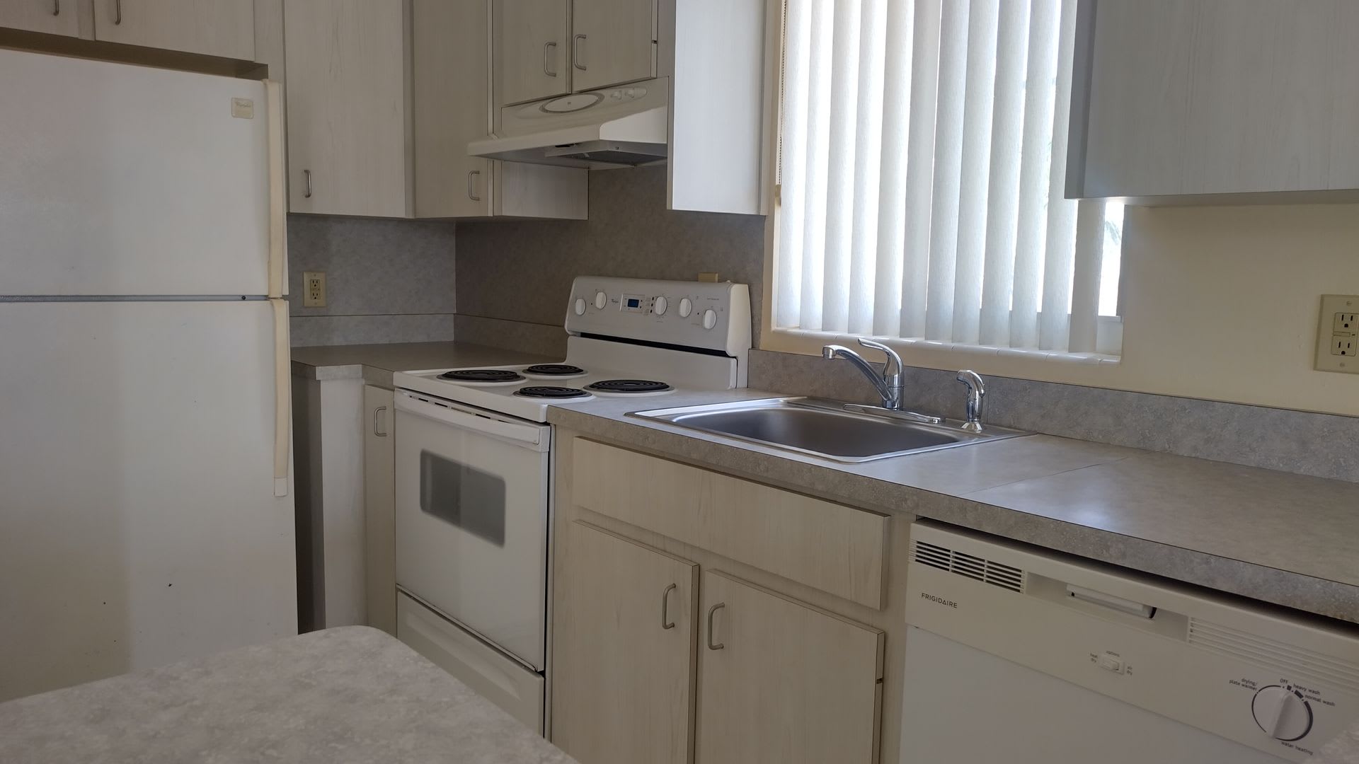 1 bedroom, 1 bathroom end unit condo beachside – photo 4