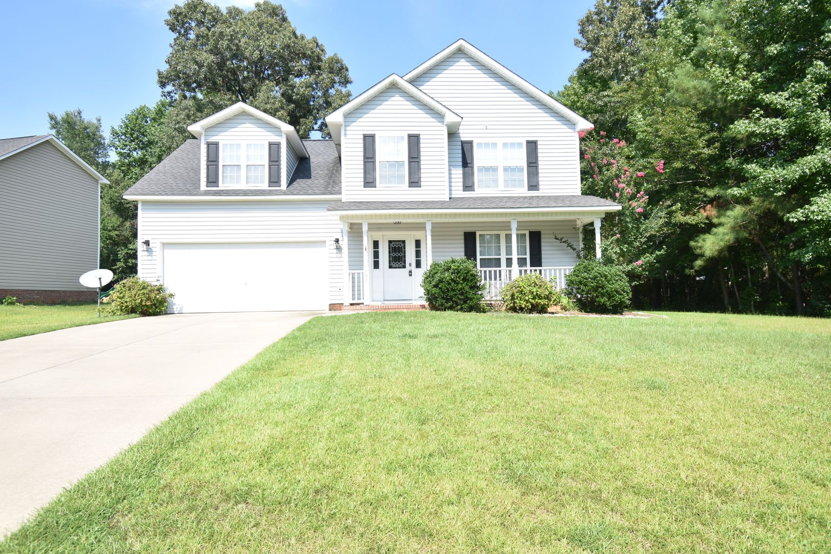 Coming Soon 4 Bedroom And 2 5 Bath Home Pets Considered – photo 2