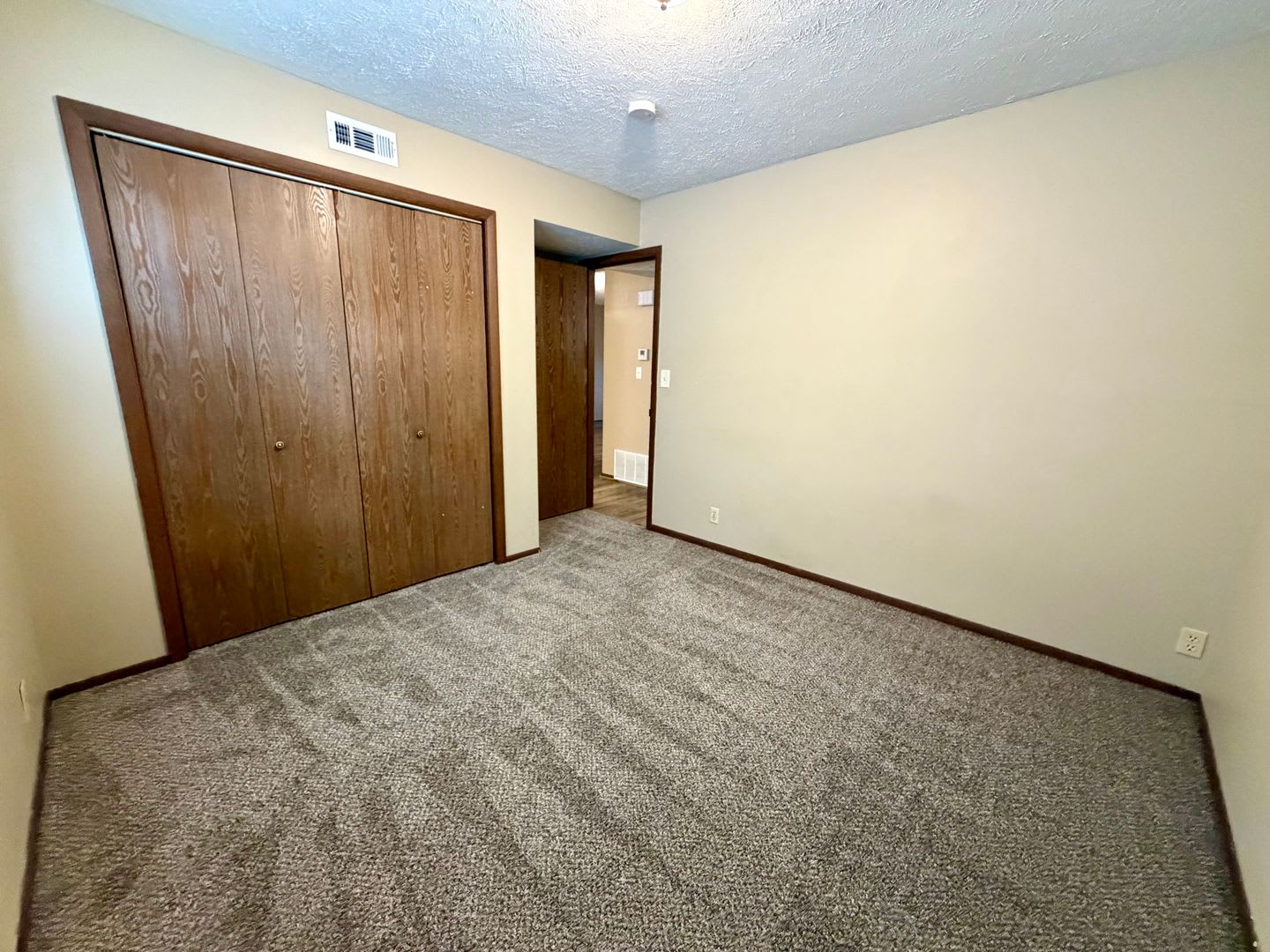 2 Bed 1 Bath Ground Level Duplex – photo 4