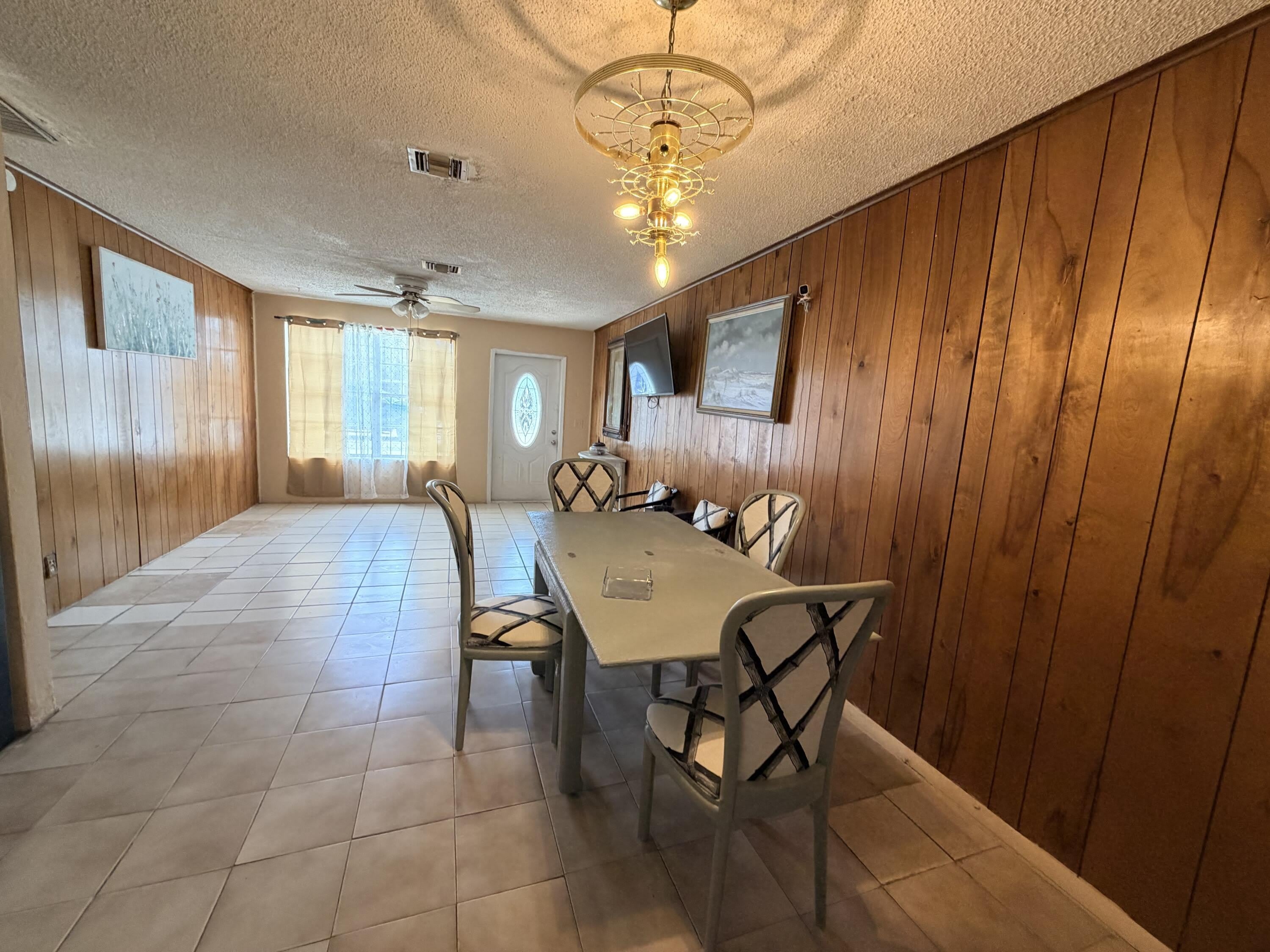 2033 Longwood Road – photo 4