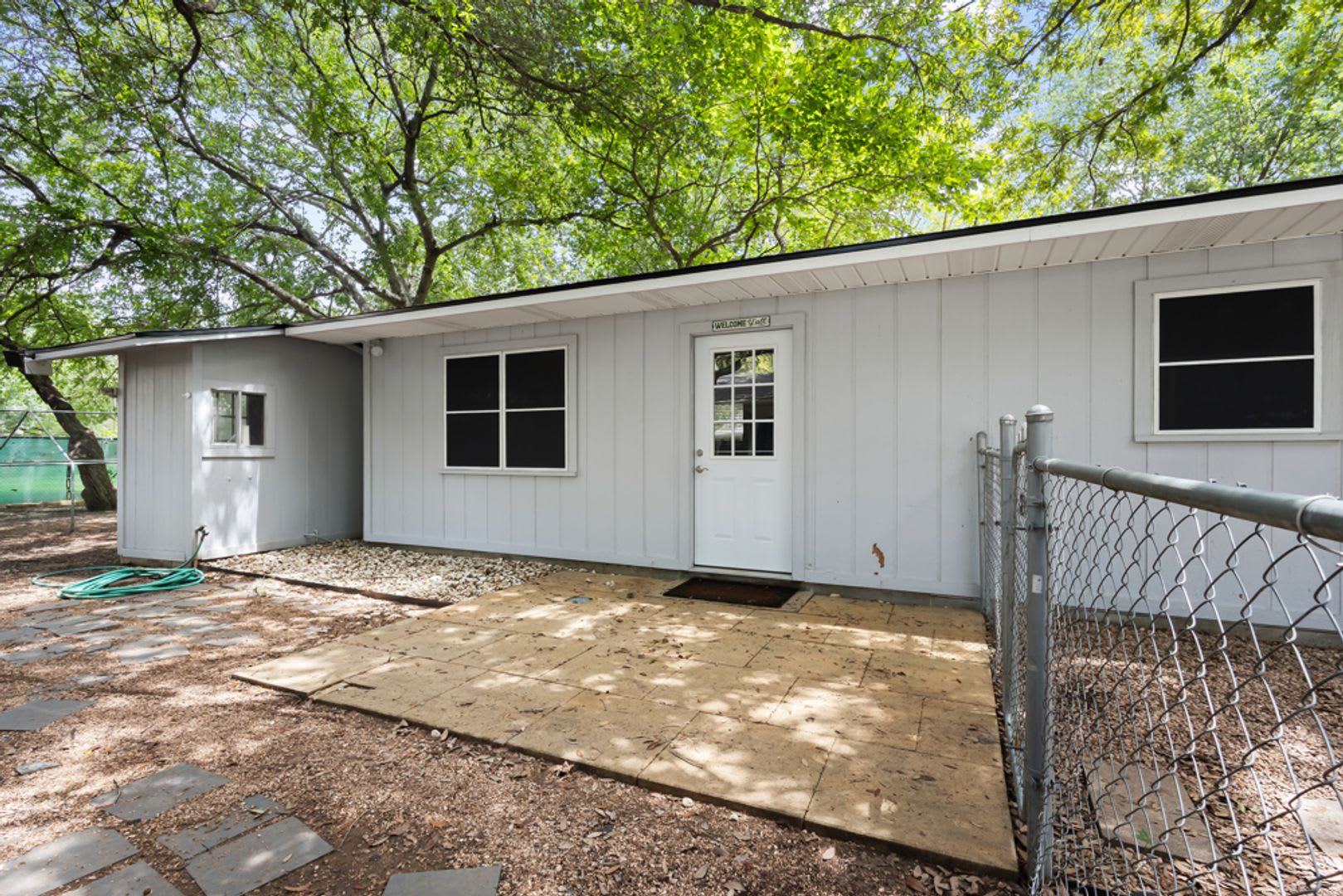 Charming 1-Bedroom 1 Bathroom Near Canyon Lake Dam-Move-In Ready – photo 3