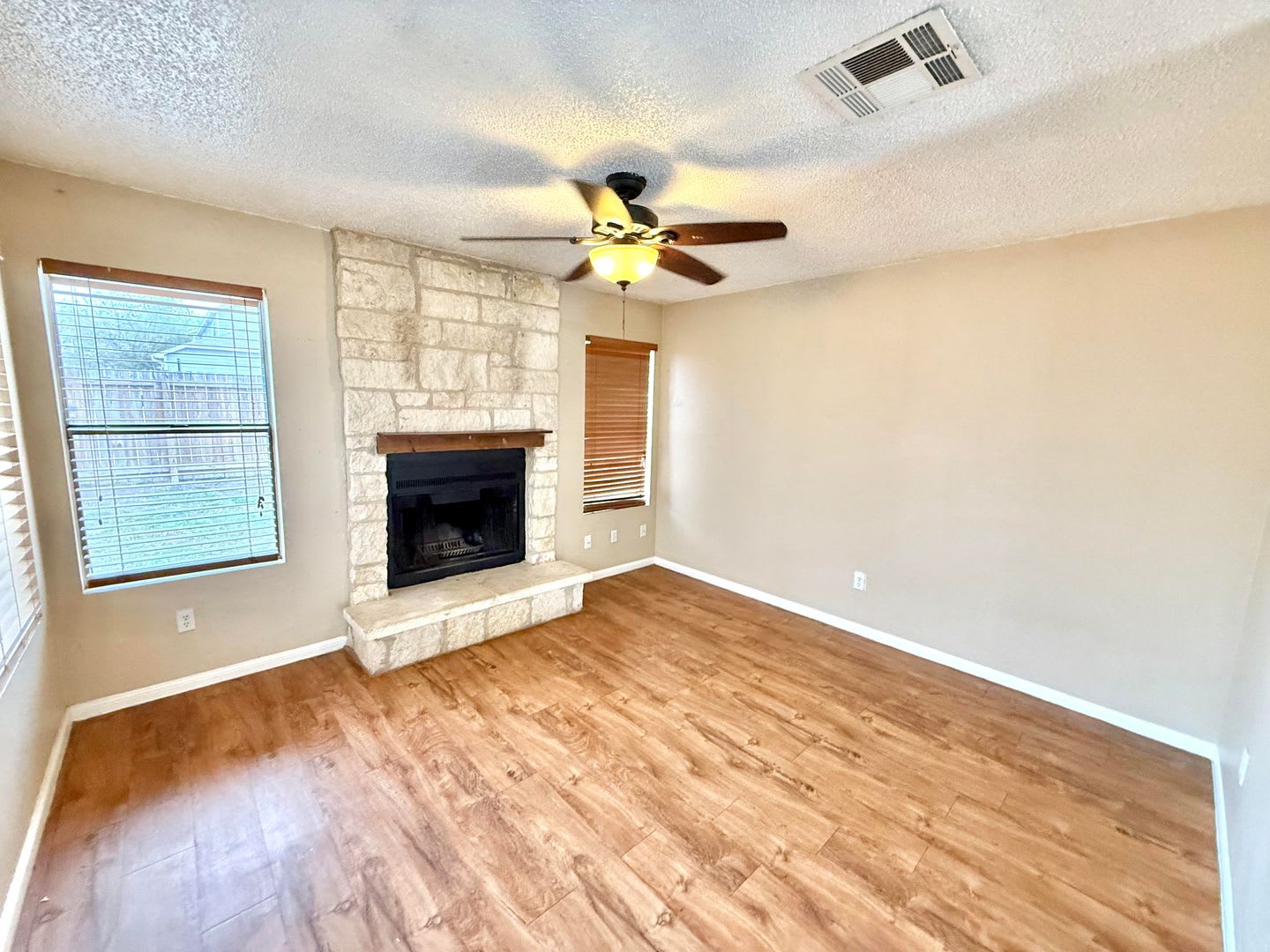 Townhome for Lease in North Austin! – photo 2