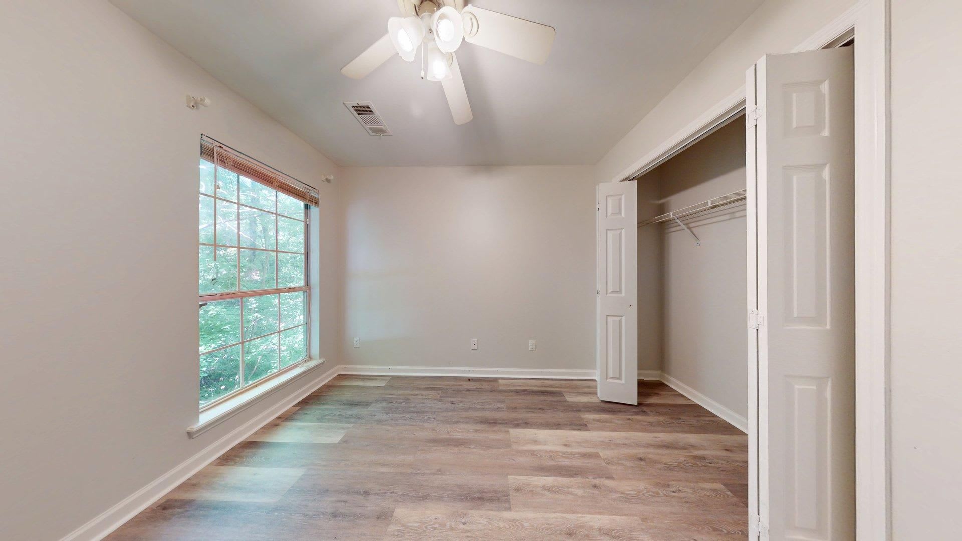 Spacious Auburn Duplex in Prime Location – photo 3