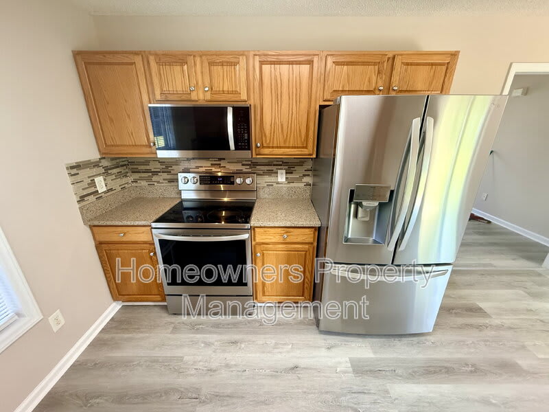 81 Essex Ct W – photo 5