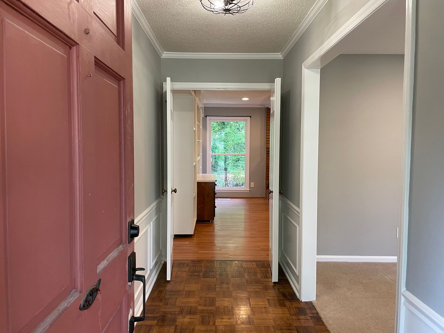 Four Bedroom Brick Home in Denver with finished basement and Seasonal Lake Views! – photo 4
