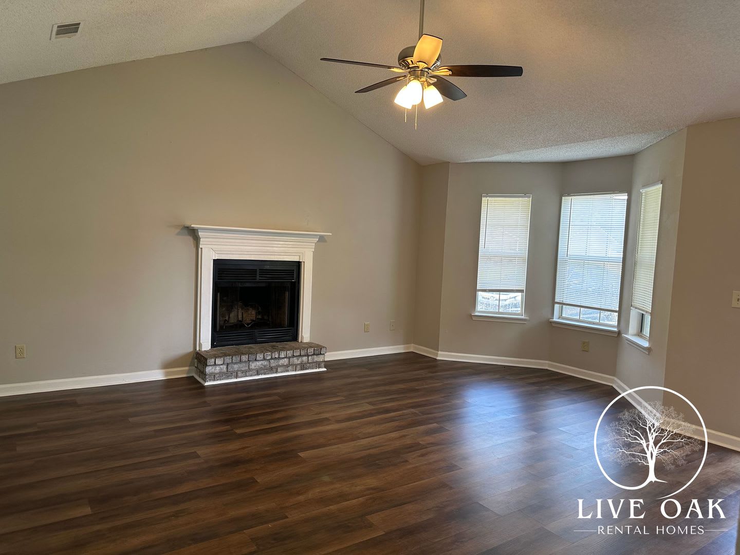 MOVE-IN SPECIAL: $500 OFF 1st MONTH'S RENT!** – photo 4