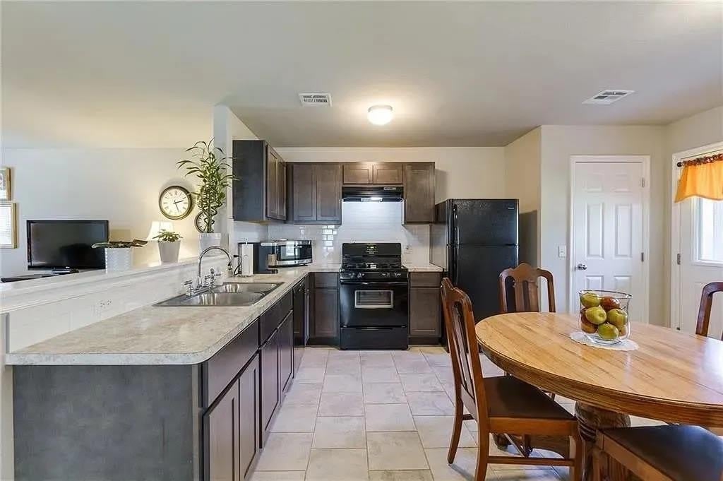 10120 Sussex Place – photo 5