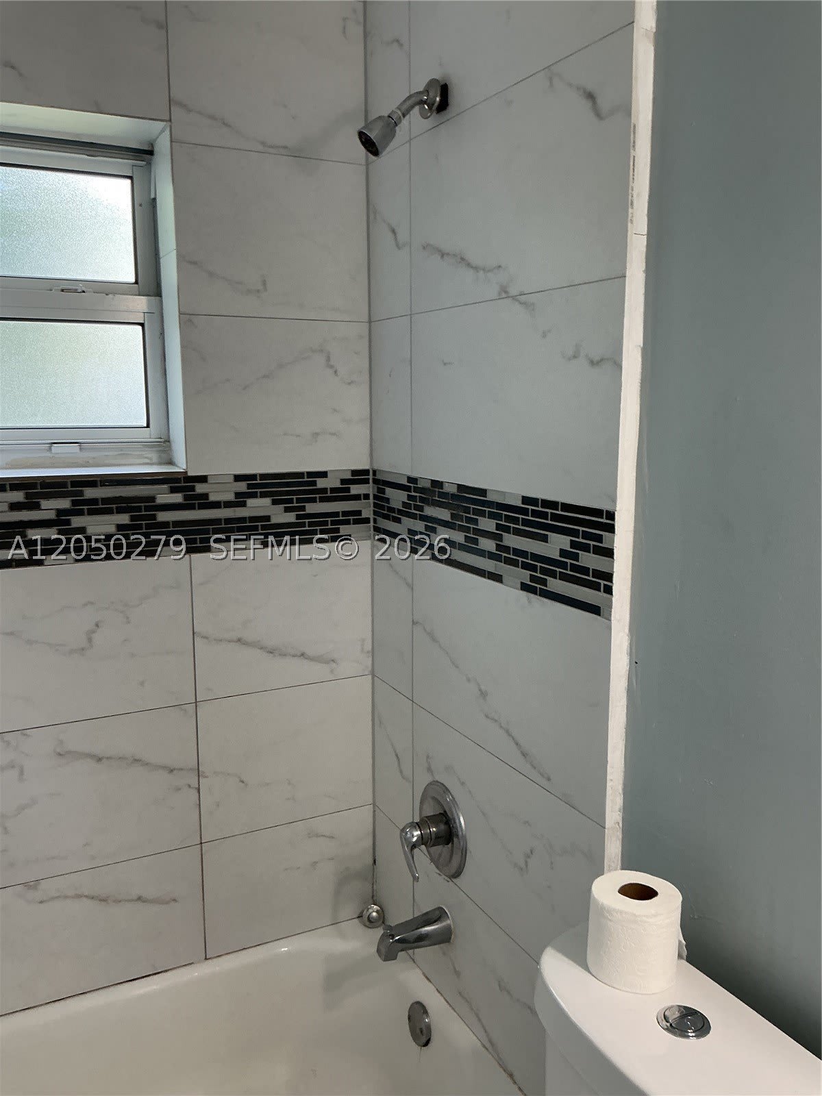 2137 Hayes St – photo 4