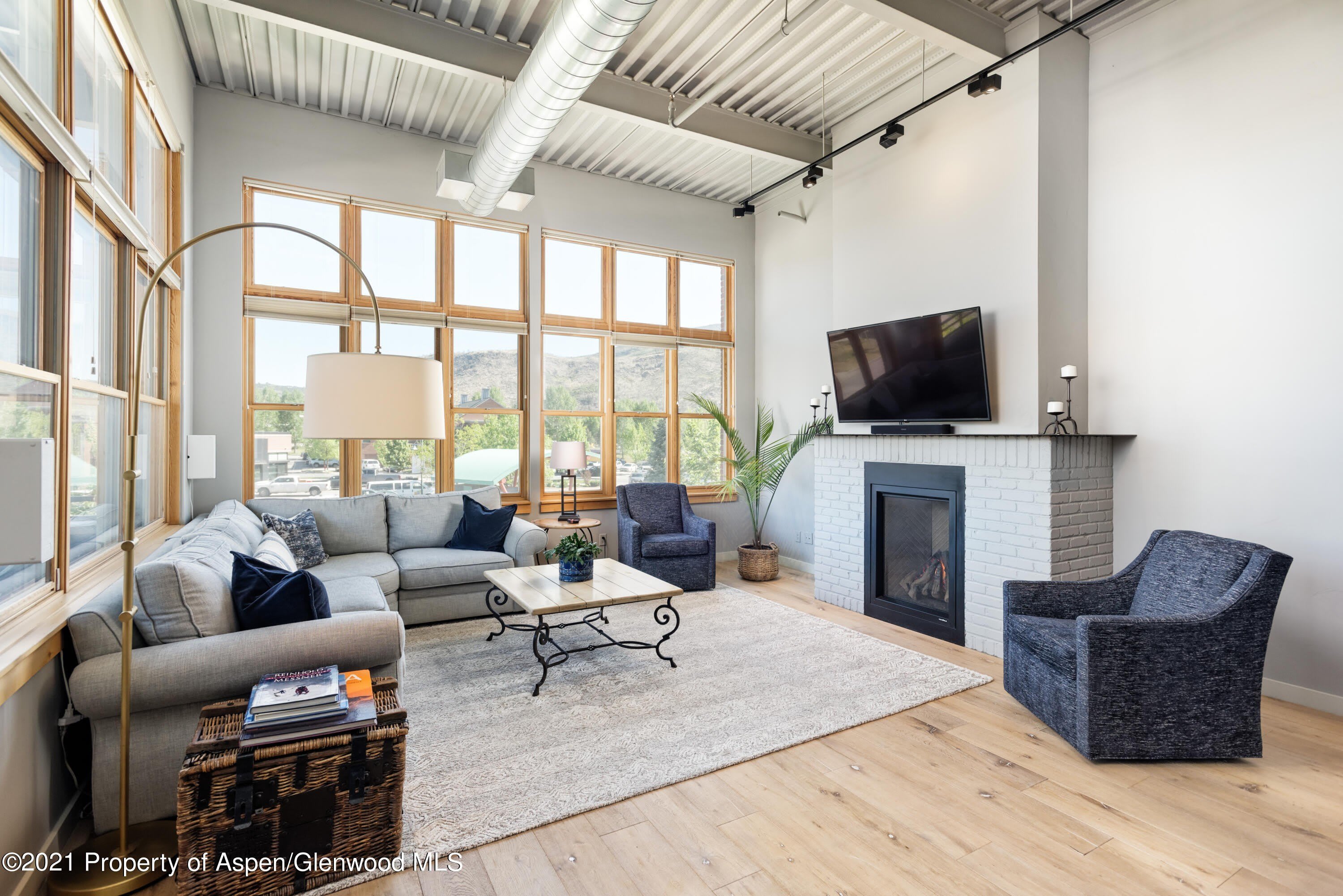231 Robinson Street – photo 1