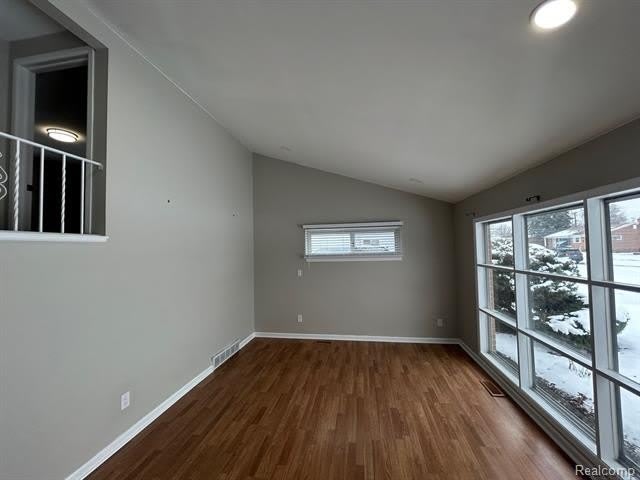 4472 BUCHANAN Avenue – photo 3