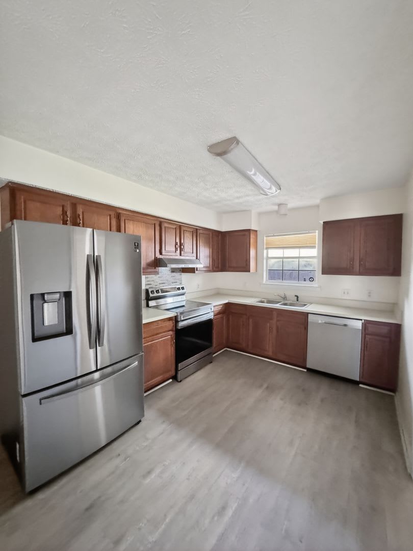 Rate Drop Alert Was 2200 Month And Summer Move In Special 500 Off 1St Month S Rent – photo 4