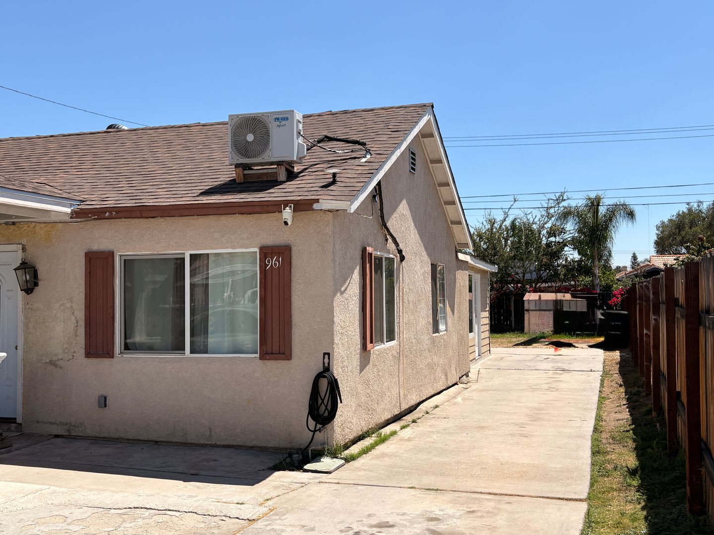2 Bed, 1 Bath in Colton! – photo 3