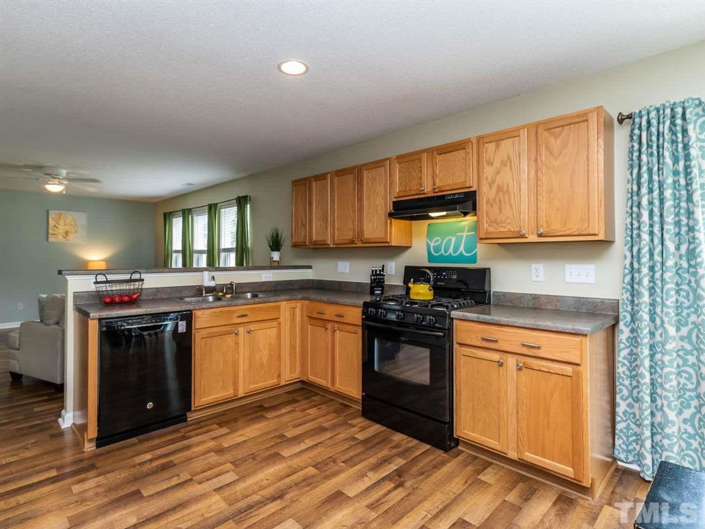 Room in 3 Bedroom Home at Spindlewood Ct – photo 3