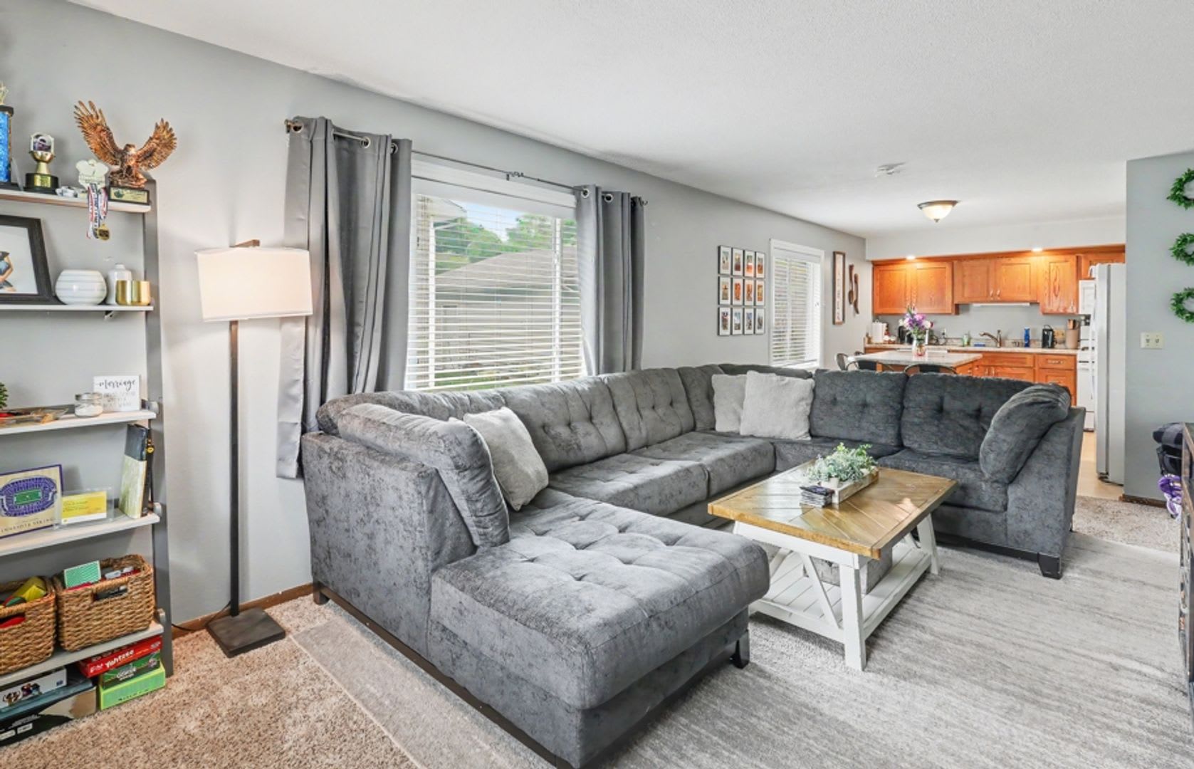 Rent: Cute 3 Bedroom Home – photo 2