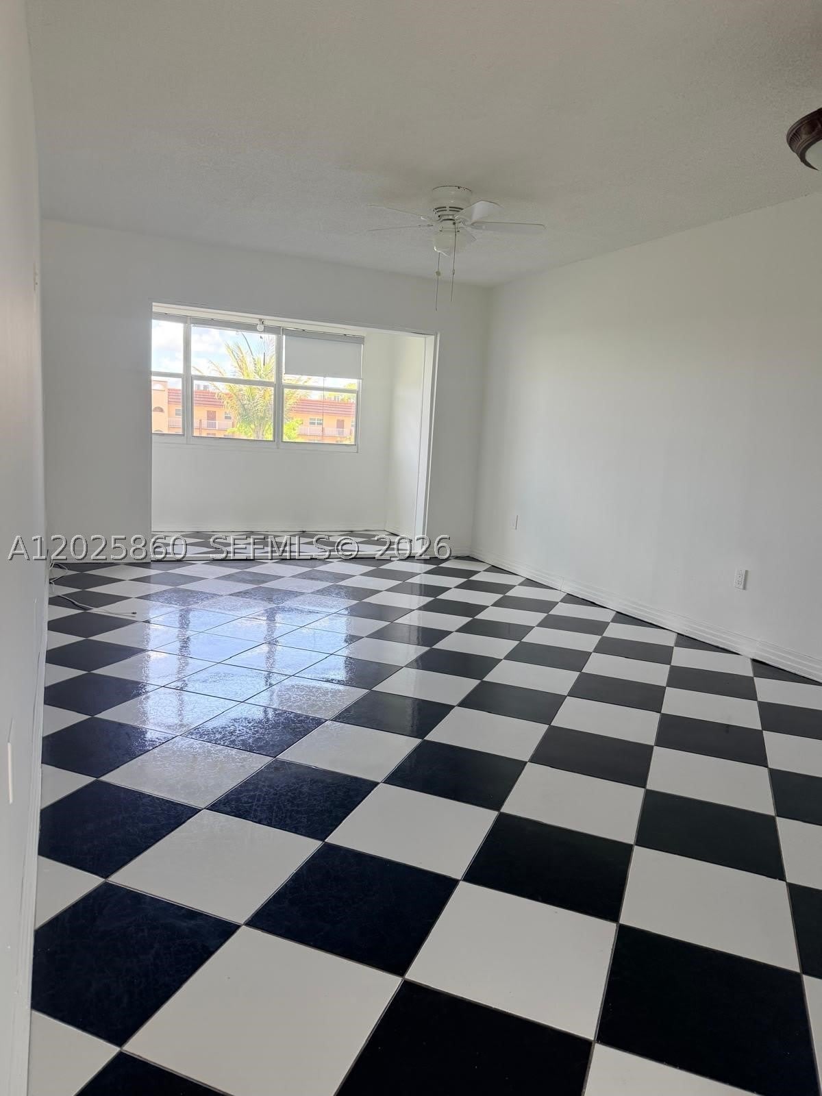 8595 Sunrise Lakes Blvd – photo 2