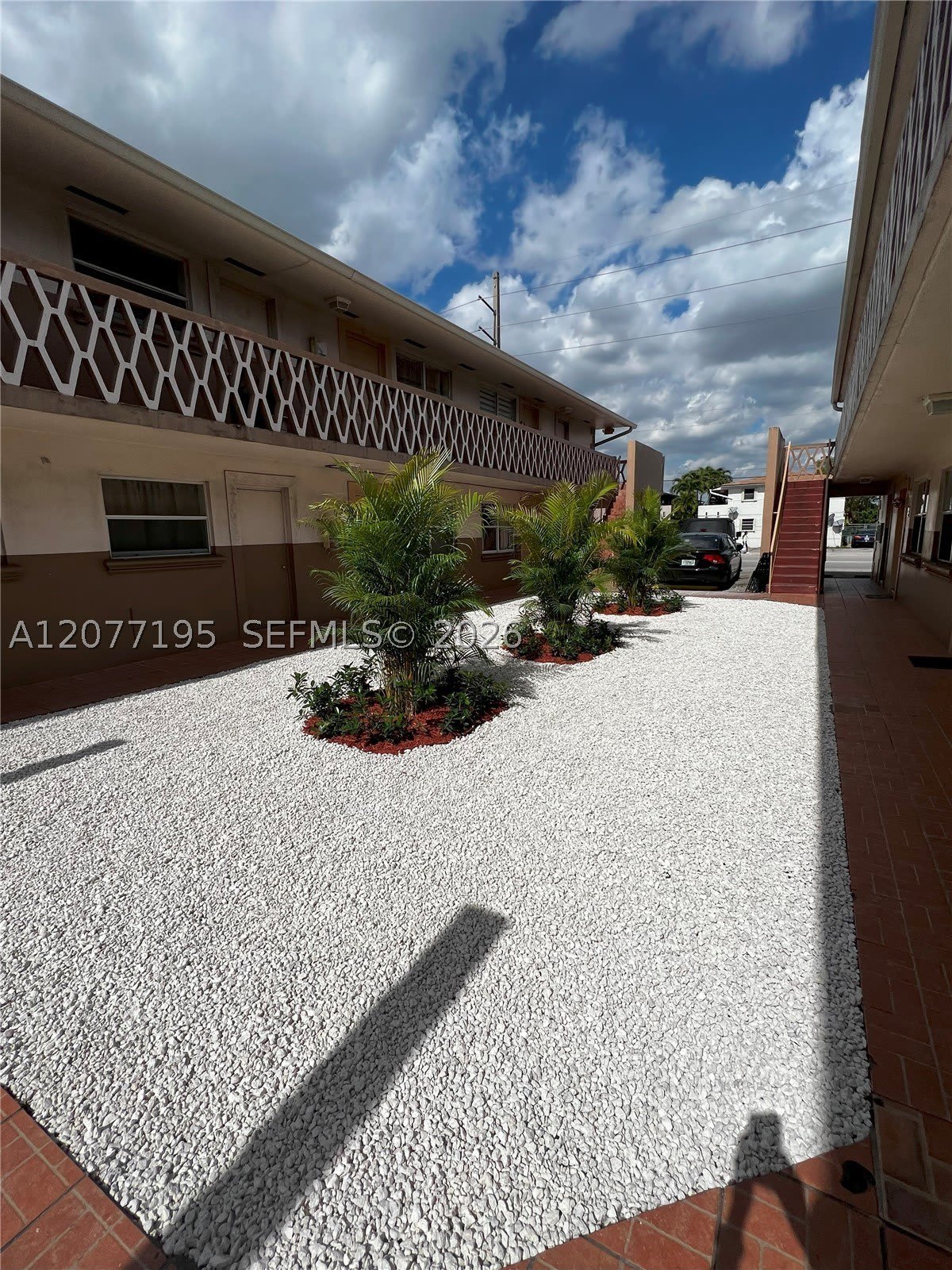 664 W 29th St – photo 1