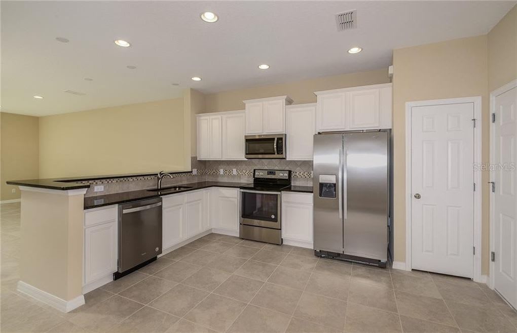 3890 Grassland Dr – photo 2
