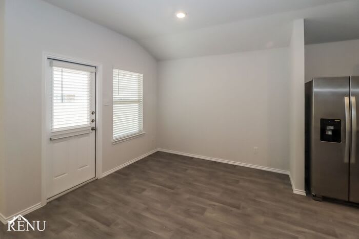384 Jacquard Court – photo 4