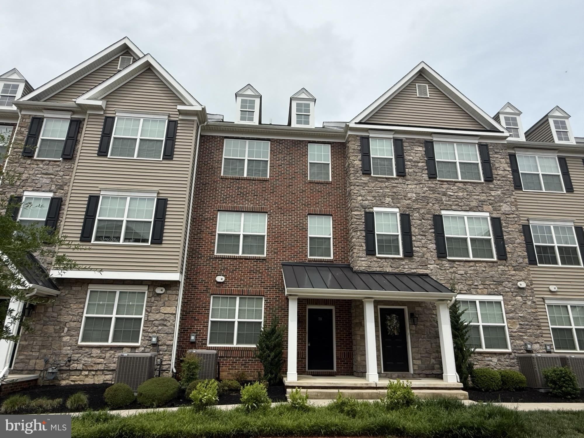710 PONY Lane – photo 1