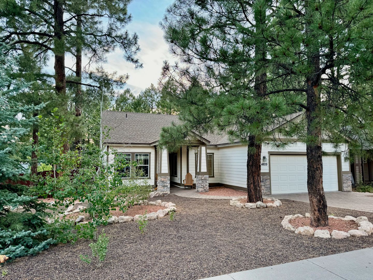 ponderosa trails 3 bedroom furnished home – photo 1