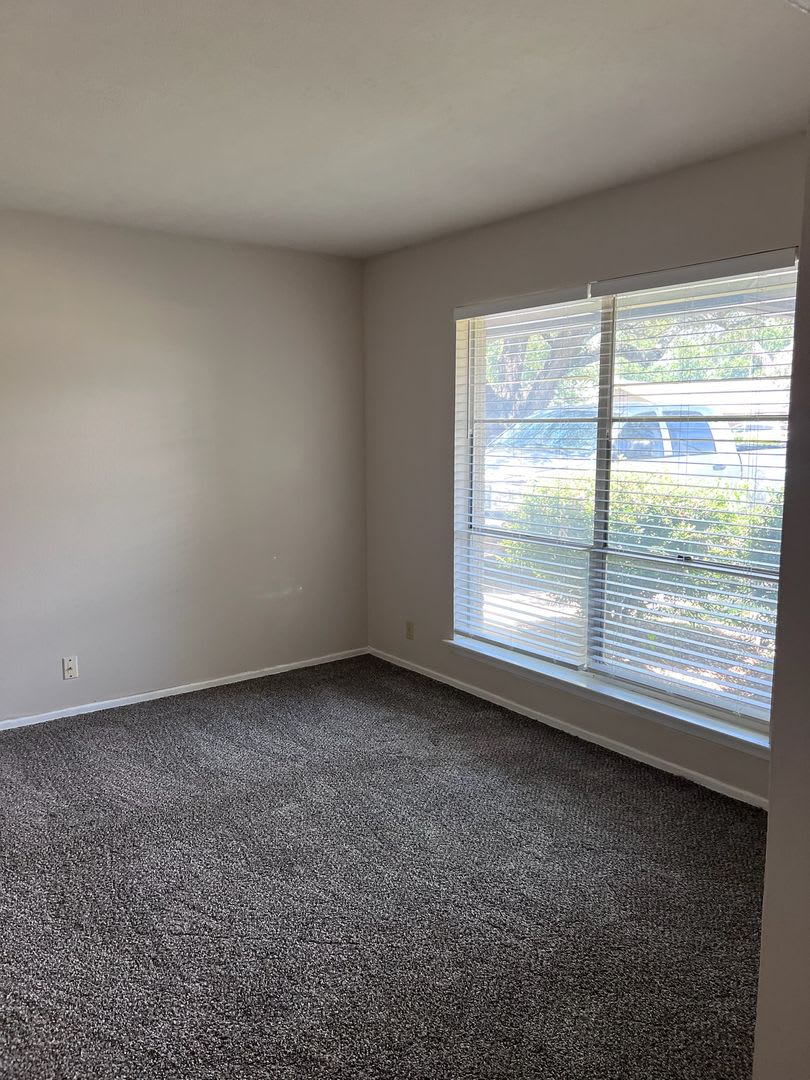 3 bdrm 2 bath house in quiet neighborhood – photo 5