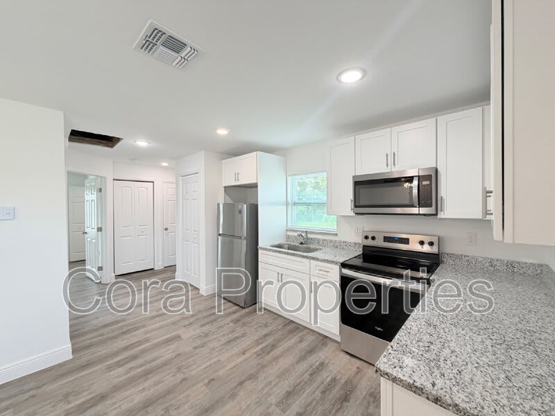 403 E Pearl St – photo 4