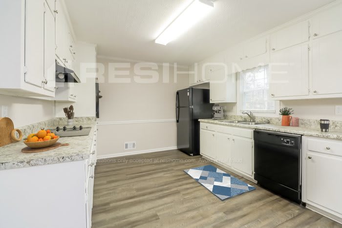 1512 Hillside Drive Southeast – photo 3