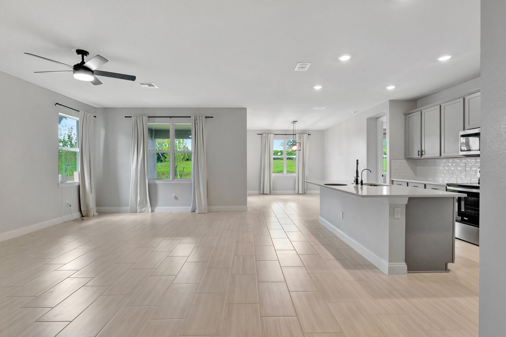 Spacious 4BR Home in Port St. Lucie – Modern Comfort Awaits – photo 4