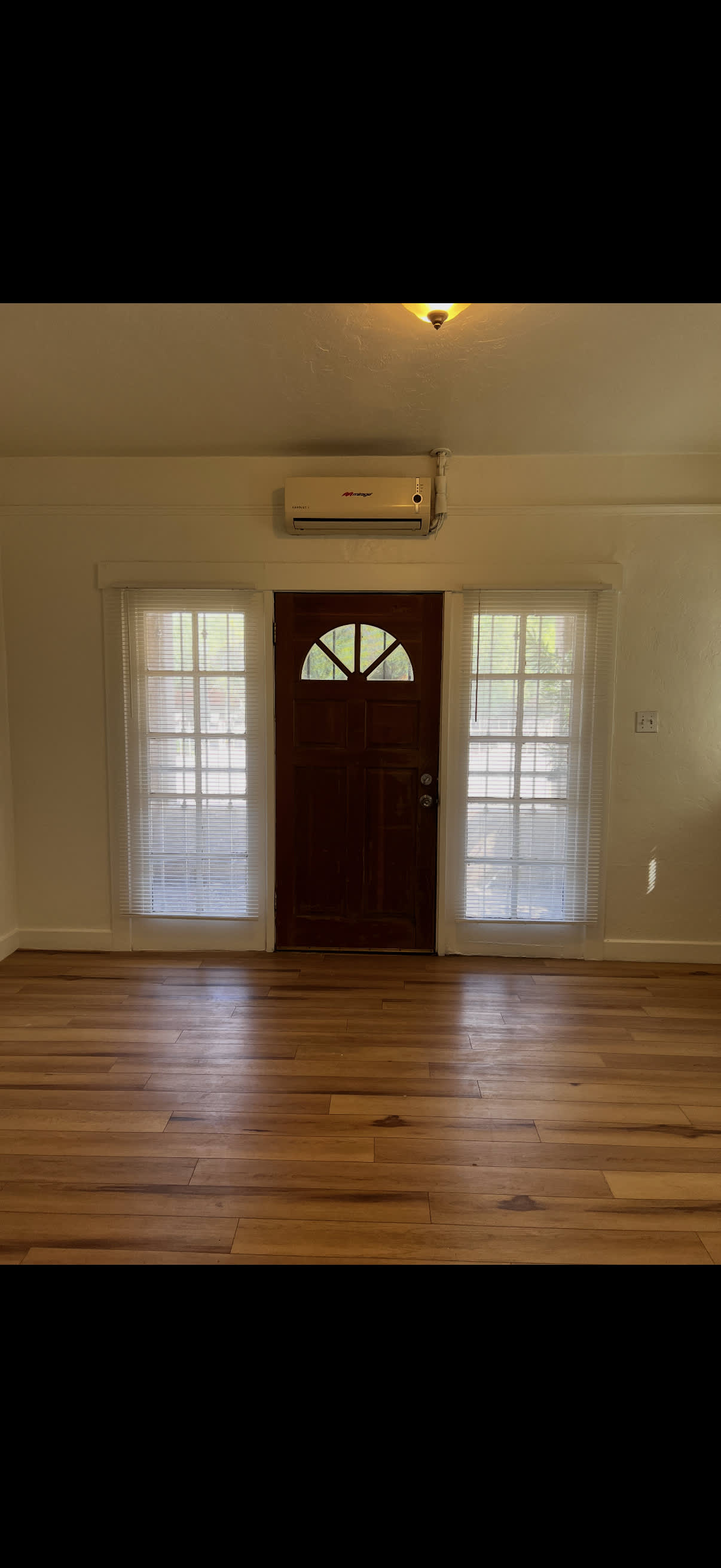 806 E 6th St – photo 3