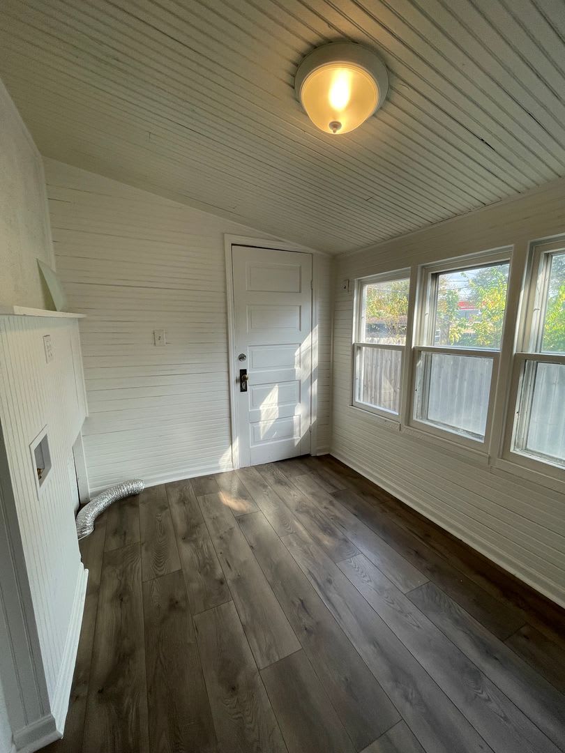 896 W 5Th Ave – photo 5