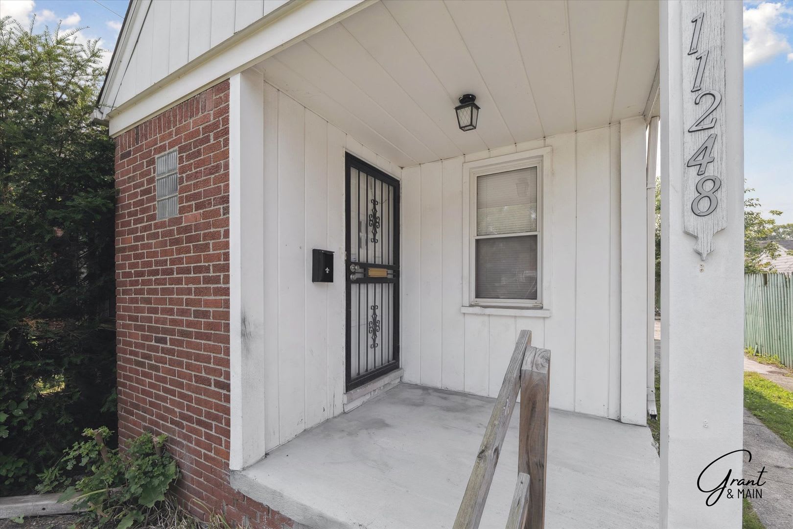 1400 3 Bedroom Bungalow – photo 2