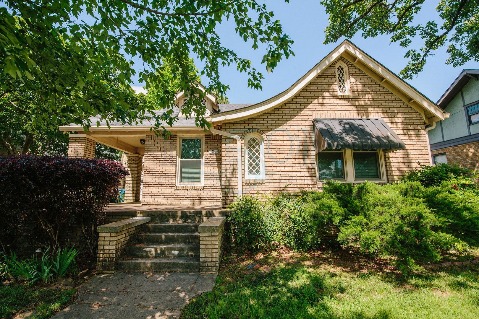 Yellow Bungalow In Hillcrest – photo 3