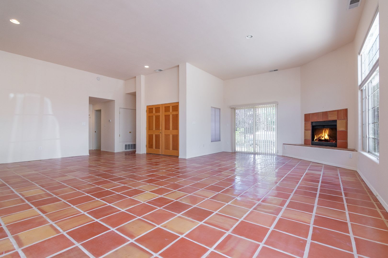 Single Level 3 Bedroom 2.5 Bath home in Desirable neighborhood Available Now! – photo 2