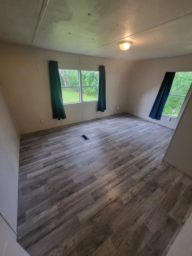 Freshly painted spacious 2-bedroom 1-bath home with a screened porch and storage shed. – photo 5