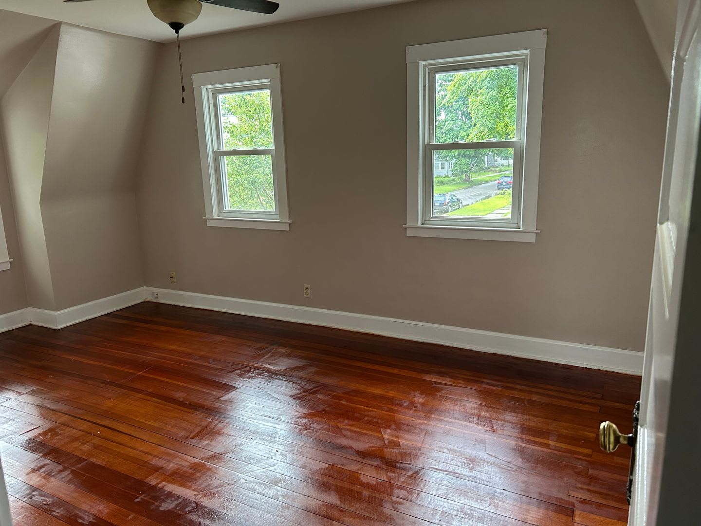 Charming Home in Heart of Rock Island – photo 5