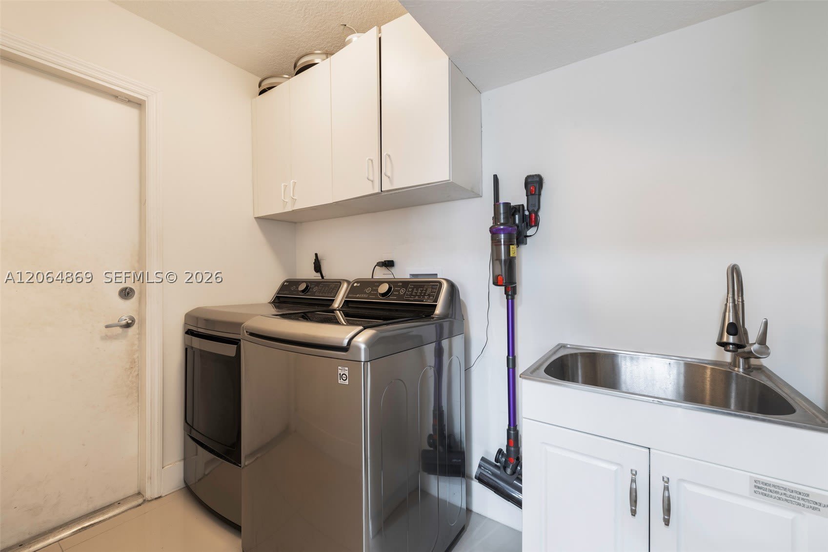5230 NW 104th Ct – photo 4