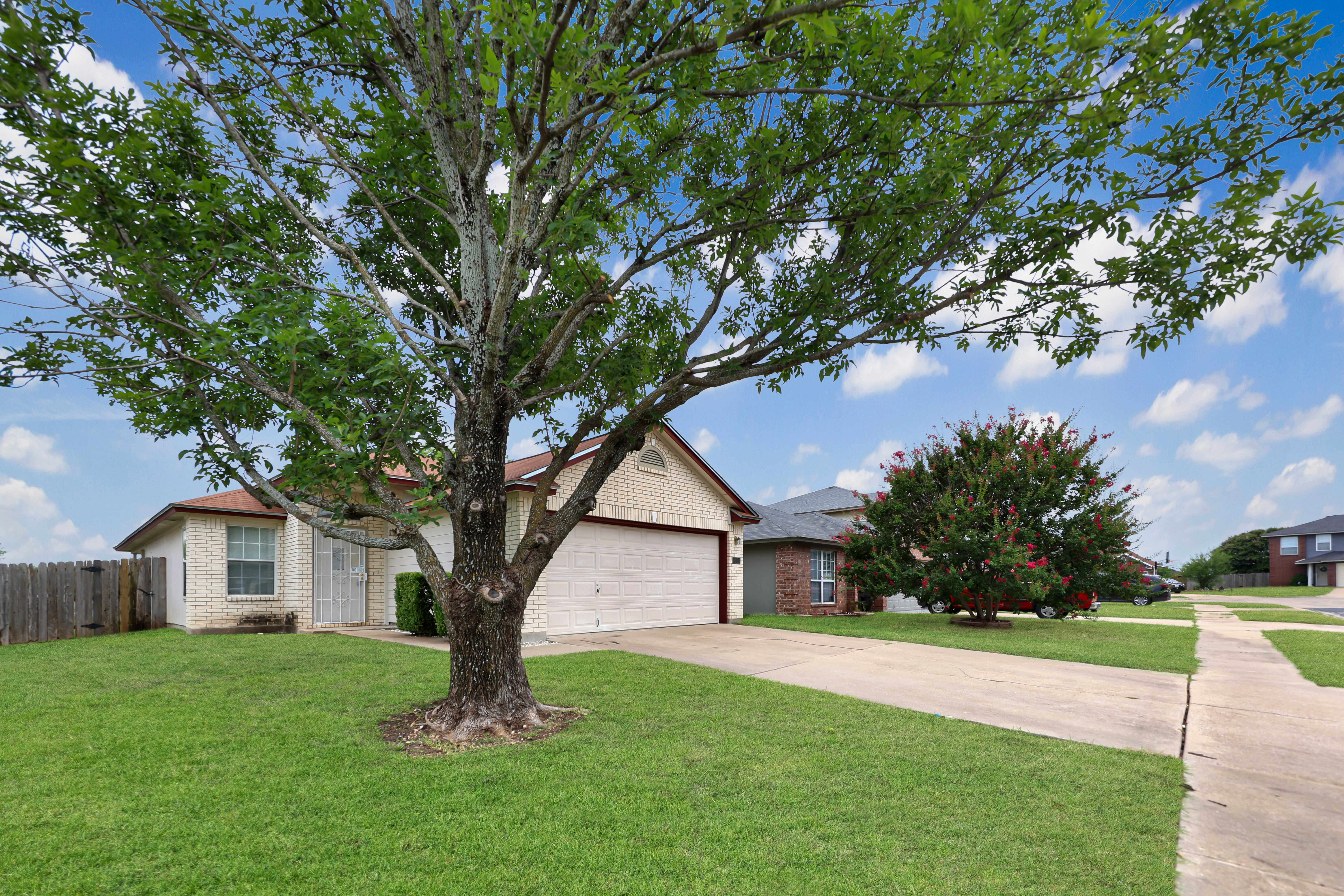 1404 Fox Creek Dr – photo 3