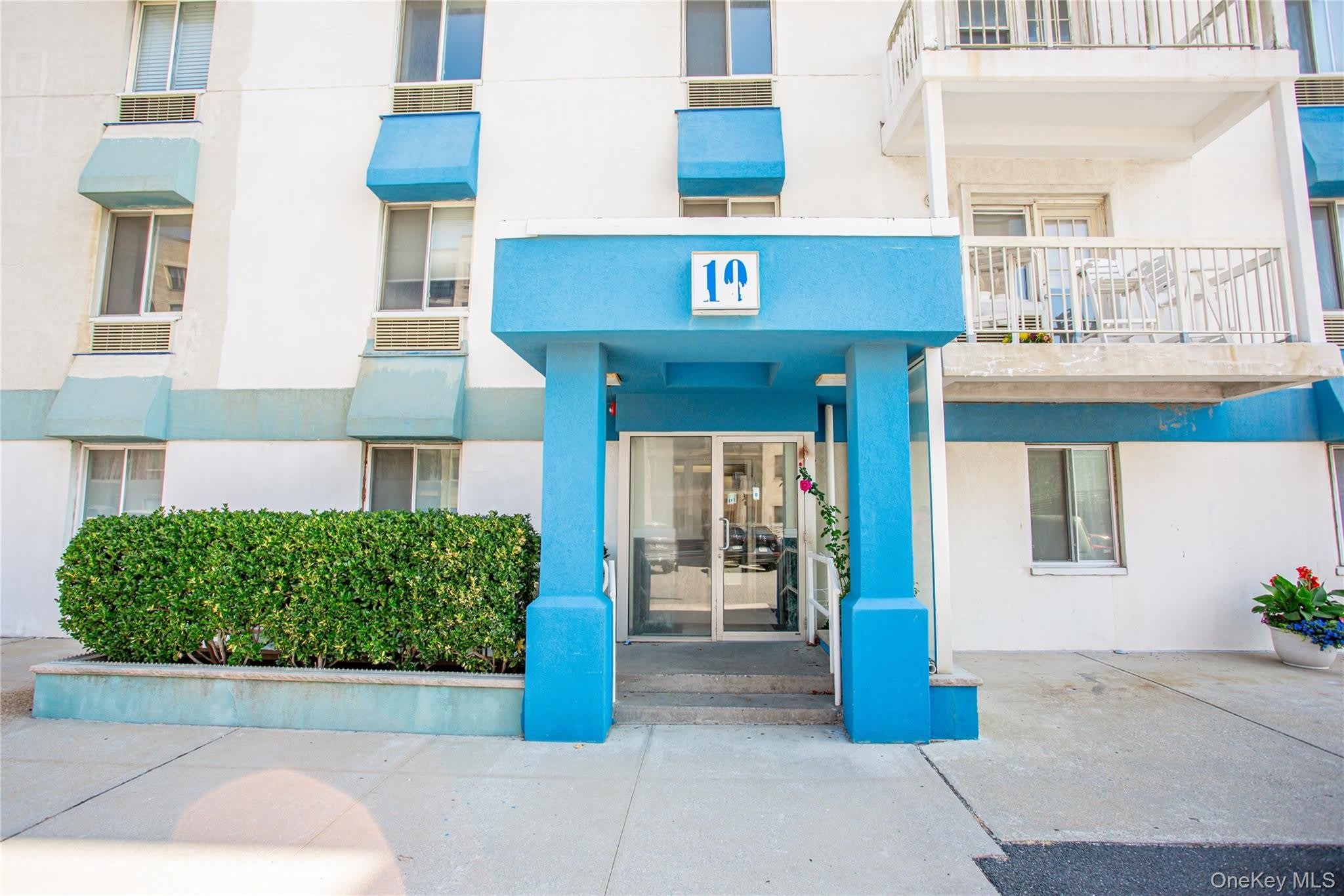 10 Franklin Boulevard – photo 3