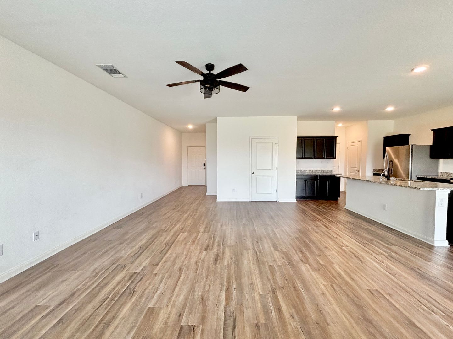 Spacious 4 Bedroom Home – photo 2