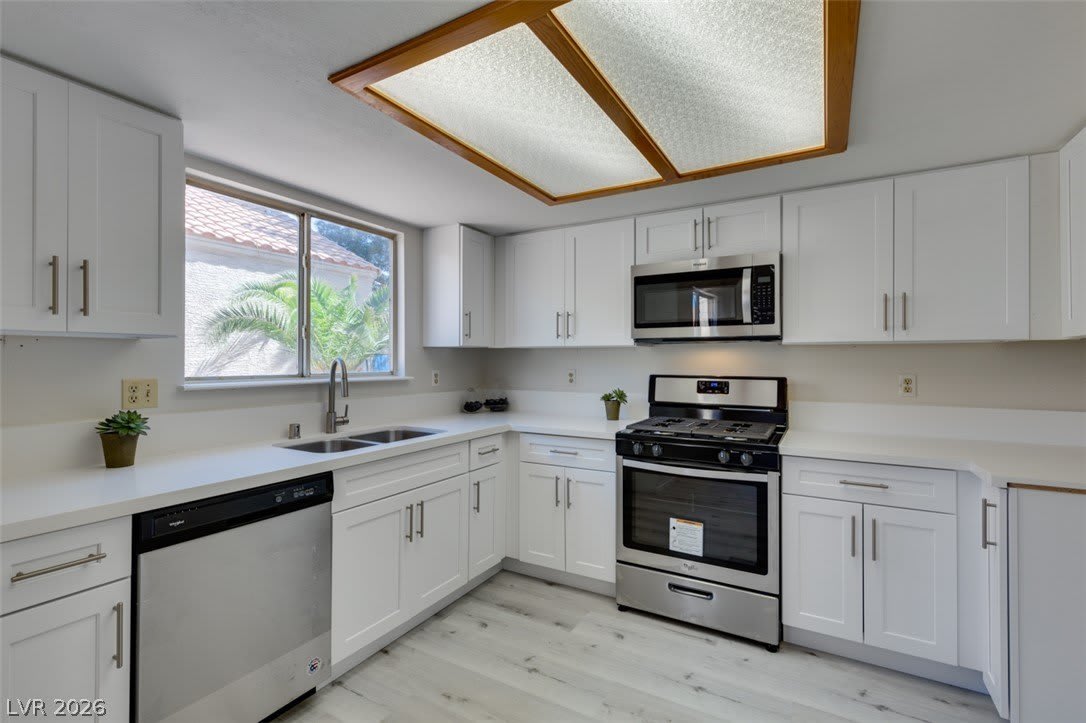 582 Searchlight Drive – photo 1