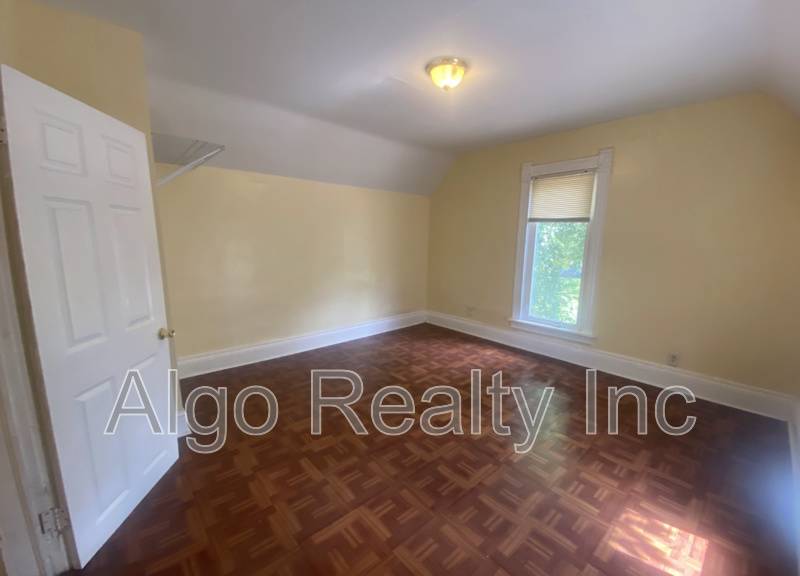 2117 Illion Ave N – photo 3