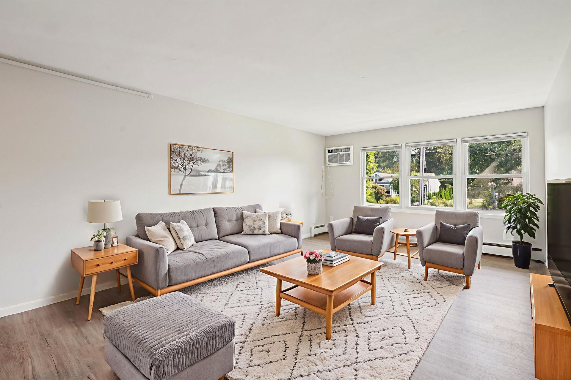 Lydia Rose Apartments – photo 2