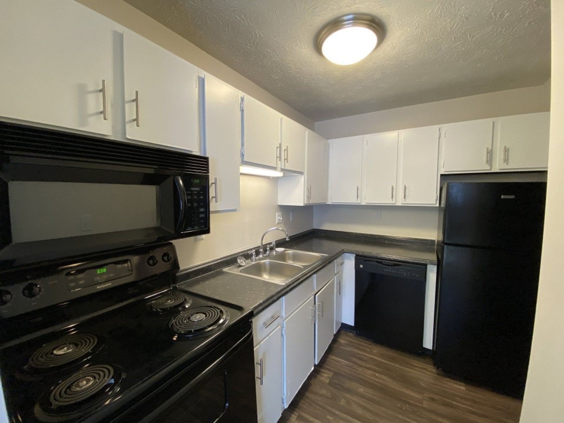Vantage Pointe Apartments – photo 3