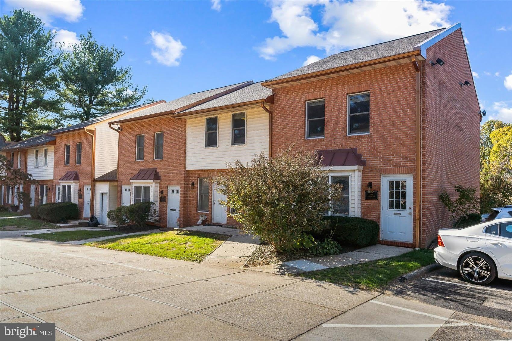 111 WARREN Road – photo 1