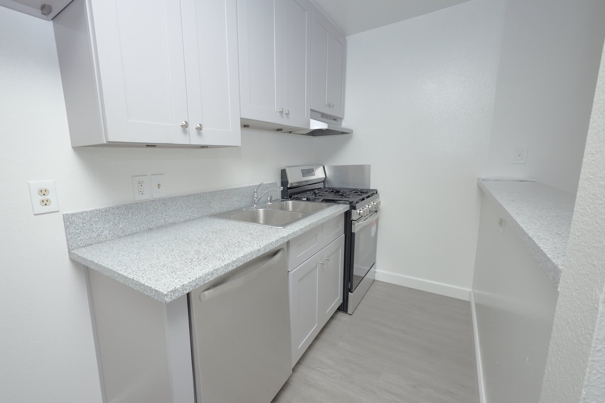 1201 N Mansfield Ave – photo 3